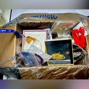 NWT Assorted Jewelry & Accessories
Bulk Grab Bag
Everything is New 
15 pcs/Box